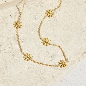 18K Gold Plated Floral Necklace*Dainty Necklace*Flower*Daisy*Waterproof Jewelry